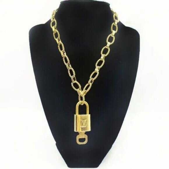 Authentic Louis Vuitton Lock & Key Necklace Pendant Gold-Plated Chain Adjustable - Picture 1 of 11